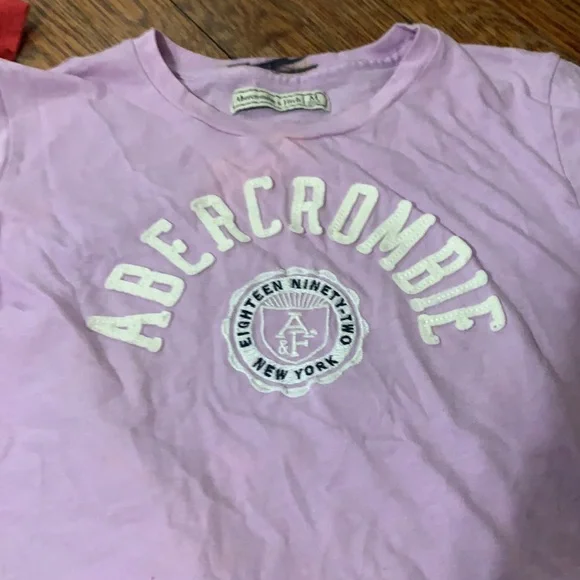 Two shirts a basic t - Picture 3 of 5